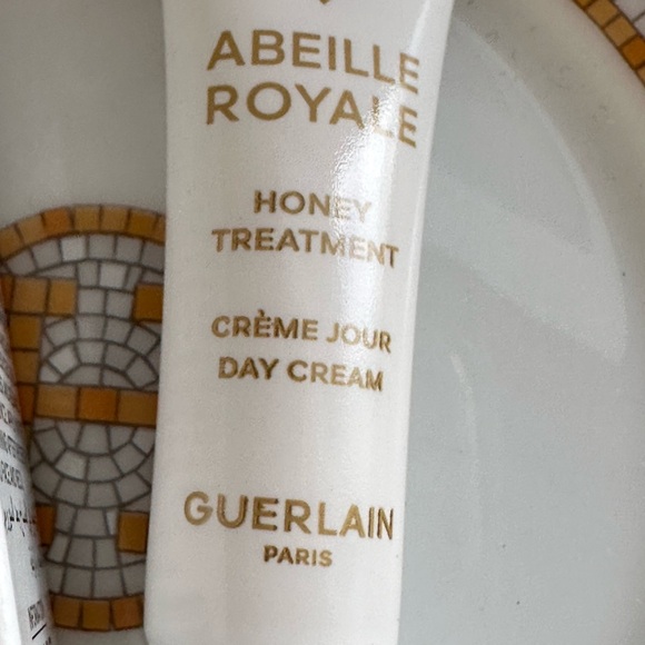 Guerlain skin care abeille royale sample, honey treatment. - Picture 2 of 3